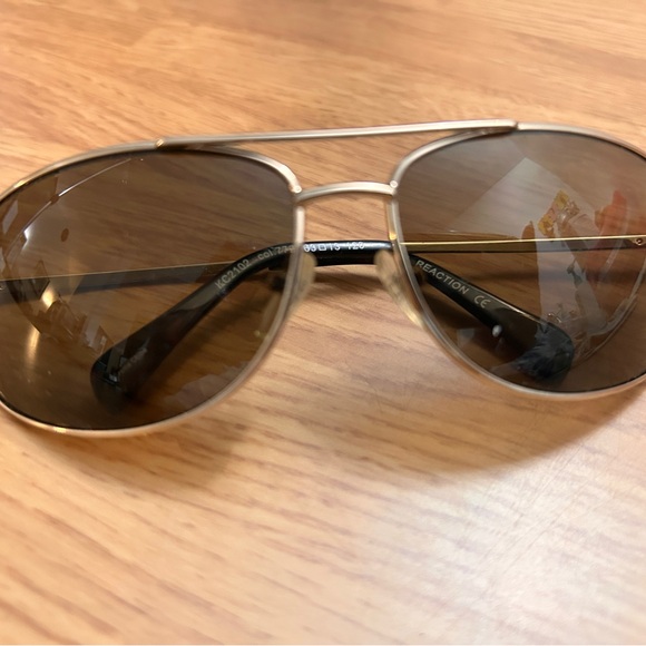 NWOT Kenneth Cole Reaction Gold Aviator Sunglasses - Picture 1 of 8